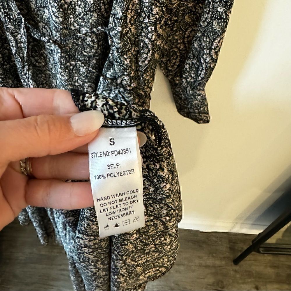 NWOT - Bacio Floral Wrap Maxi Long Sleeve Dress Size Small - Picture 8 of 11